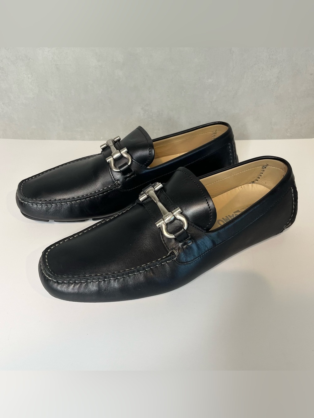 Salvatore Ferragamo Men's Sz 8 Driver with Gancini Ornament Black Leather Shoes